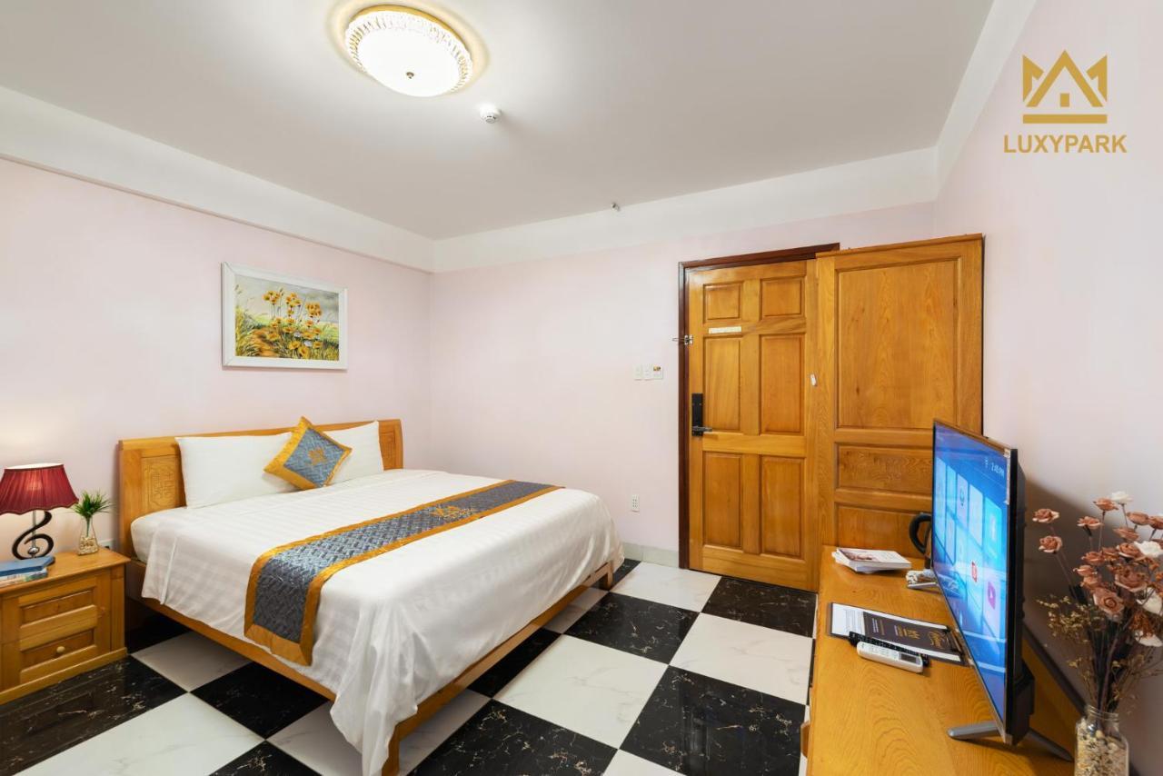 Luxy Park Hotel - Phu Quoc Centre Экстерьер фото
