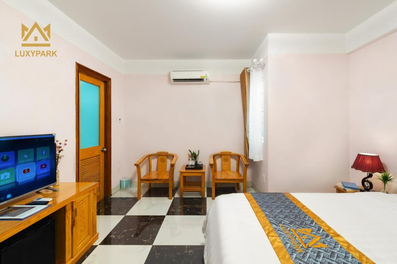 Luxy Park Hotel - Phu Quoc Centre Экстерьер фото