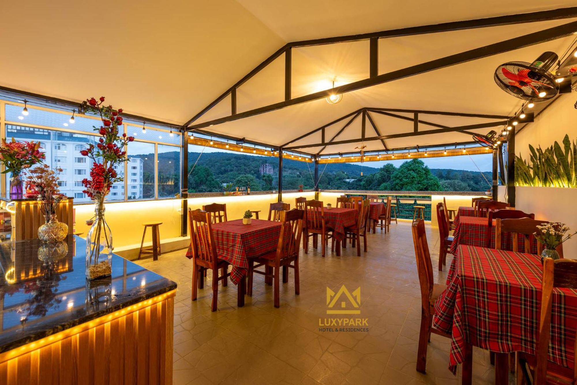 Luxy Park Hotel - Phu Quoc Centre Экстерьер фото