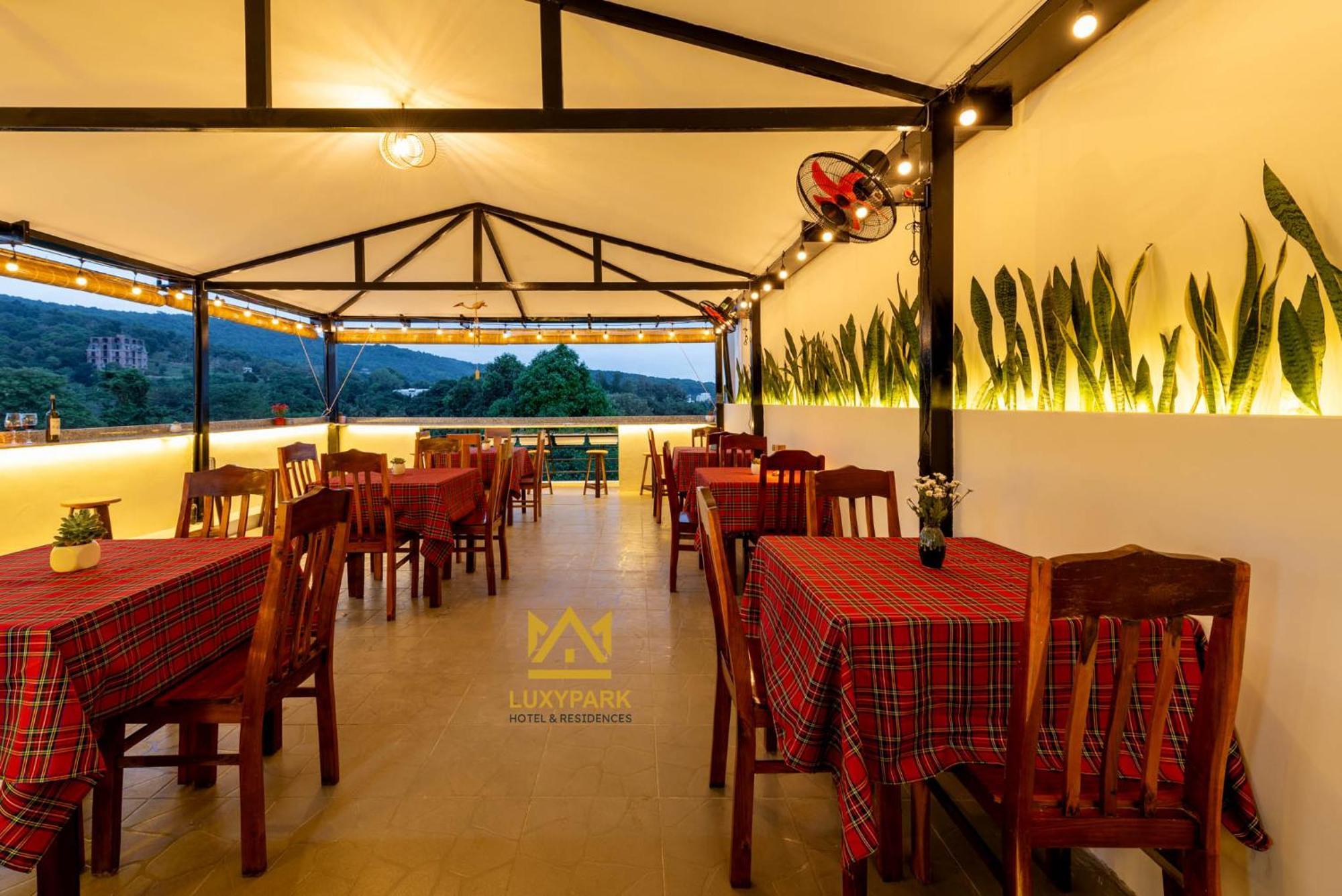 Luxy Park Hotel - Phu Quoc Centre Экстерьер фото