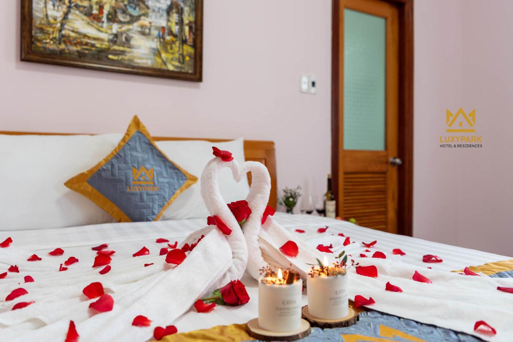 Luxy Park Hotel - Phu Quoc Centre Экстерьер фото